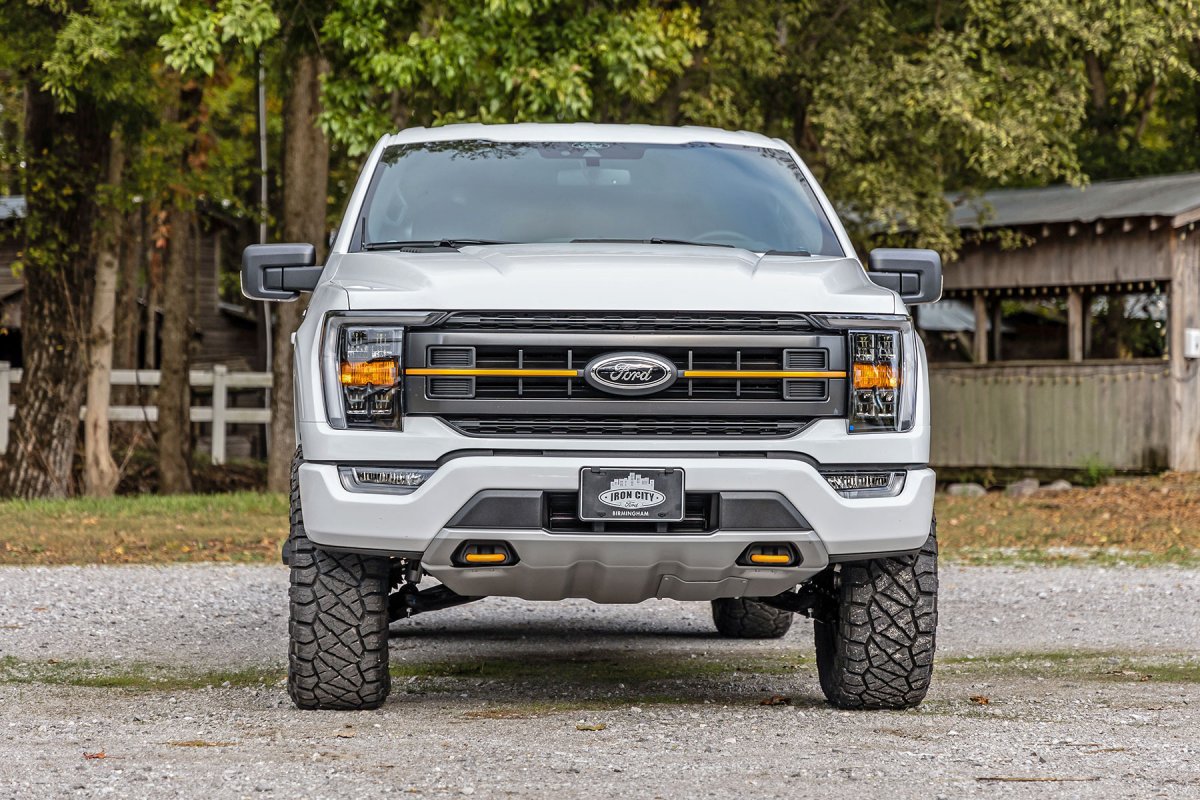 Ford F-150 Suspension Lift Kit - Rough Country - 2.5-inch Leveling Kit - Silver - '21-'25